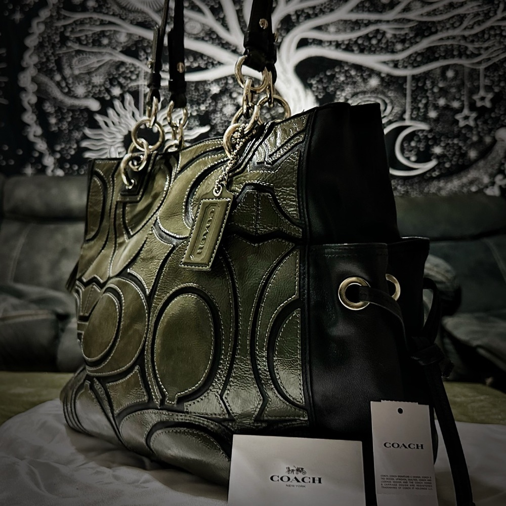 Vintage Coach Y2K style Black and Olive Shoulder Bag - Picture 2 of 15